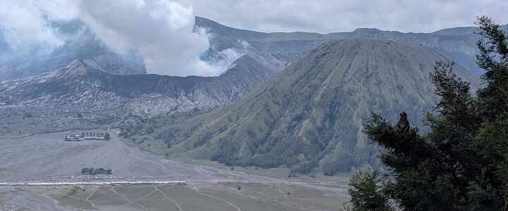 À l’assaut du volcan Bromo À l’assaut du volcan Bromo